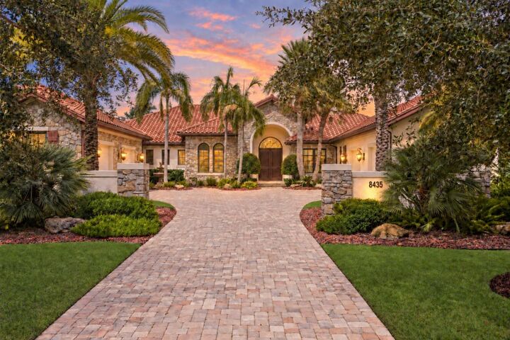 Property Photo: 8435 Lindrick Lane FL 34202