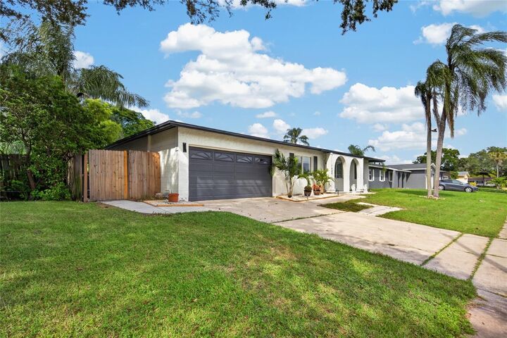 Property Photo: 1689 Pennsylvania Avenue NE FL 33703