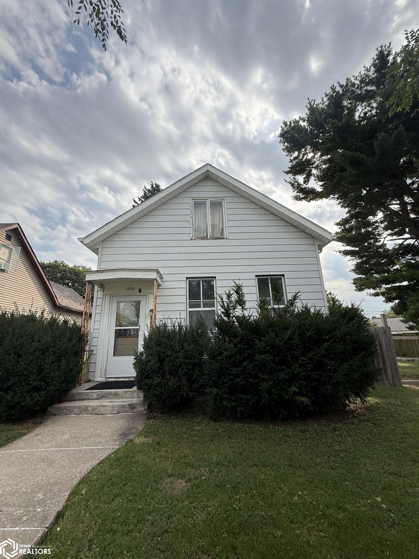 Property Photo:  1404 S 10th Street  IA 52601 