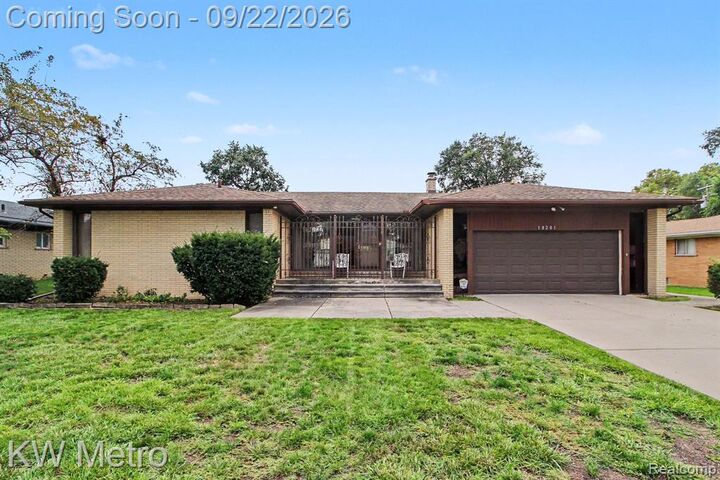 Property Photo:  18201 Nadol Drive  MI 48075 5880 