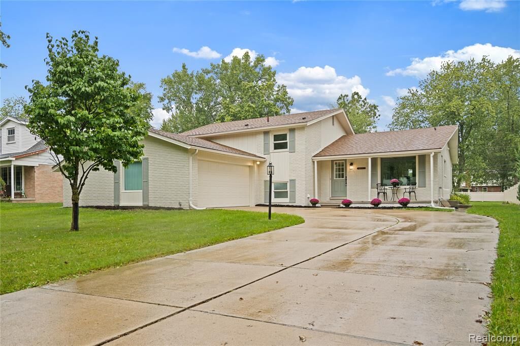Property Photo: 8240 Hampton Road MI 48138 1316