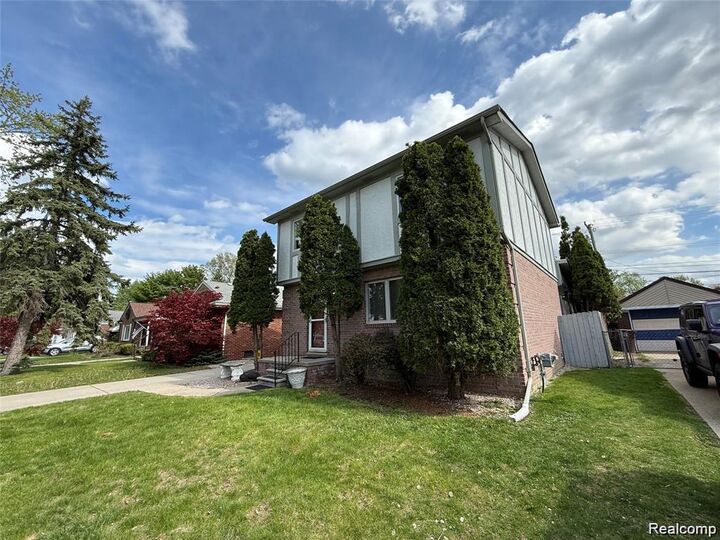 Property Photo:  8334 McKinley  MI 48015 1607 