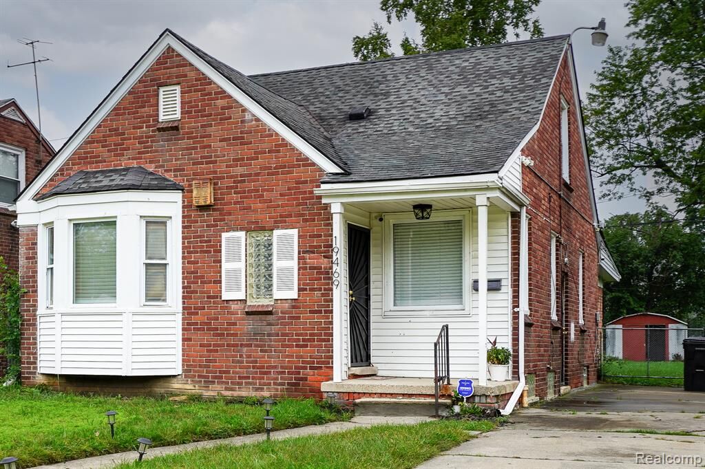Property Photo: 19469 Whitcomb Street MI 48235 2060