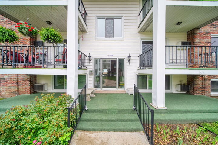 Property Photo: 806 W Michigan Avenue MI 49202