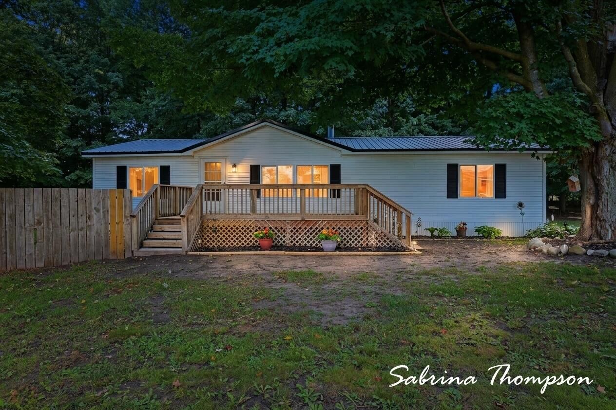 Property Photo: 3626 N Comstock Avenue MI 49421
