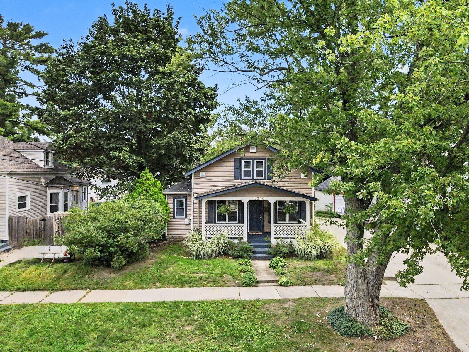 Property Photo: 2020 Lafayette Avenue NE MI 49505