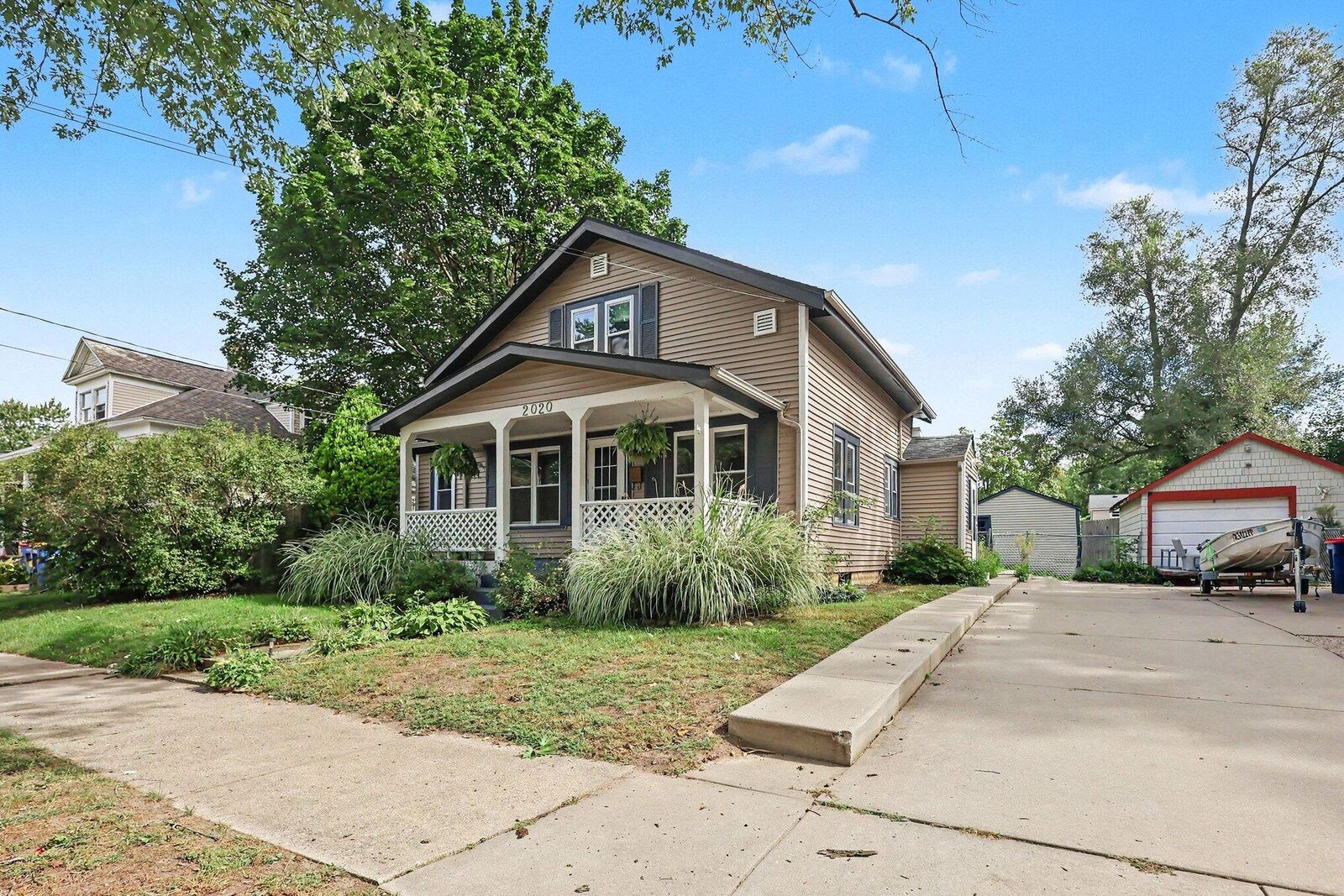 Property Photo: 2020 Lafayette Avenue NE MI 49505