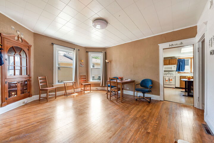 Property Photo:  550 W Henry Street  IL 60901 