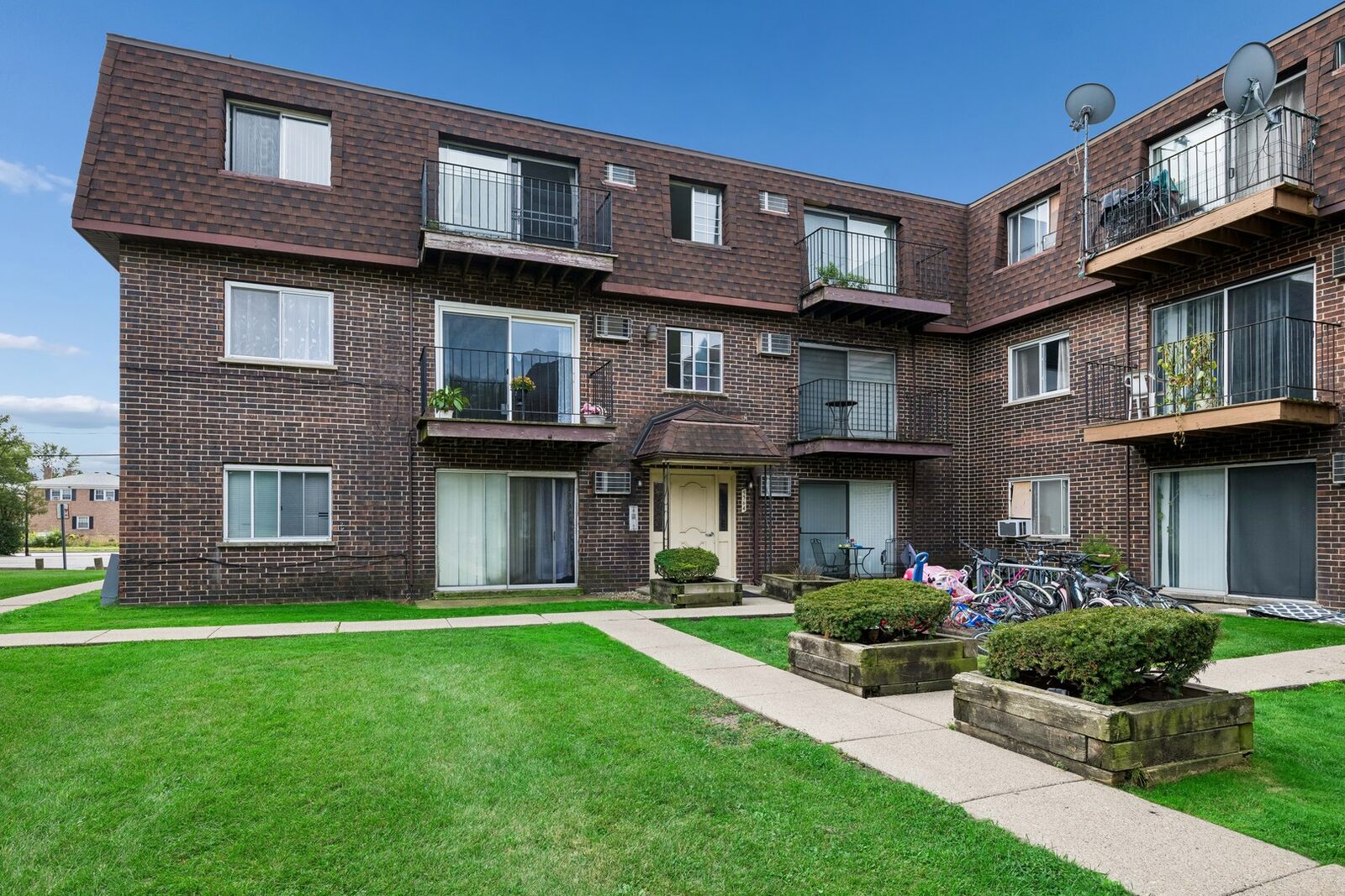 Property Photo: 9364 Golf Road 2B IL 60016