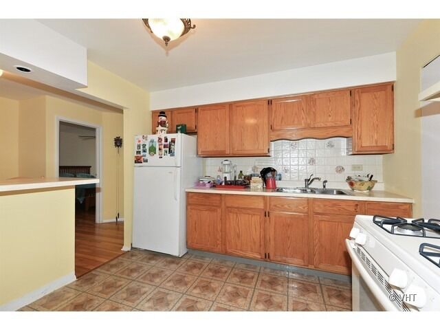 Property Photo: 8836 N Western Avenue 104D IL 60016