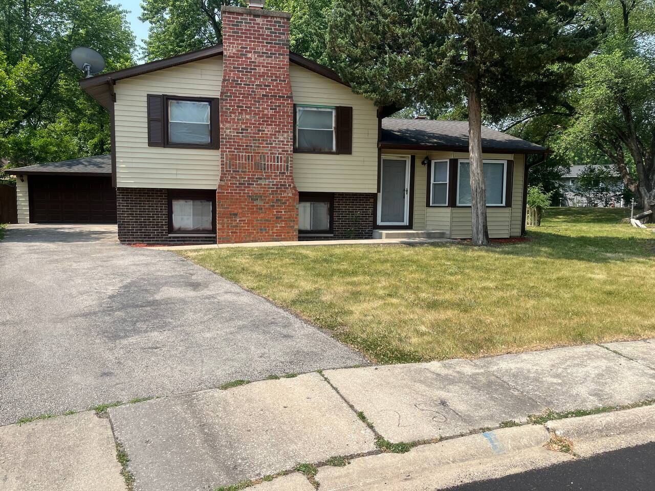 Property Photo:  