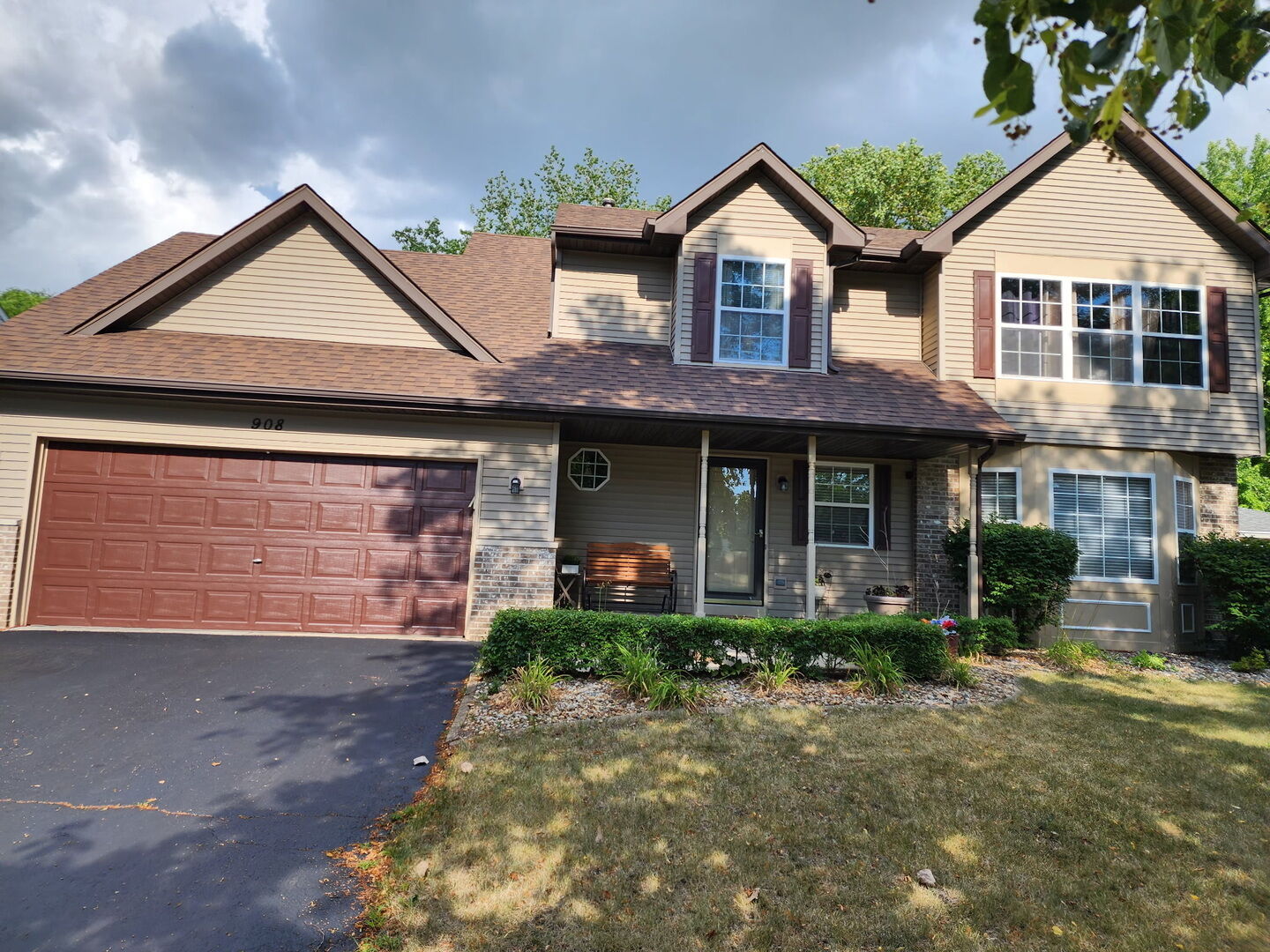 Property Photo:  908 Addleman Street  IL 60431 