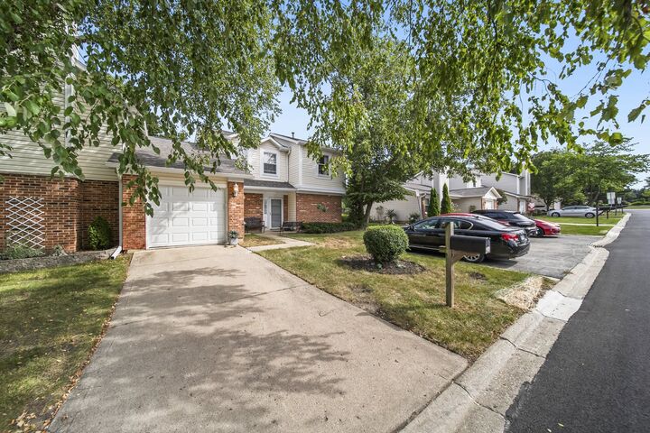 Property Photo: 251 Tamarack Drive IL 60108