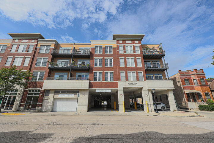 Property Photo: 7243 Madison Street 318 IL 60130