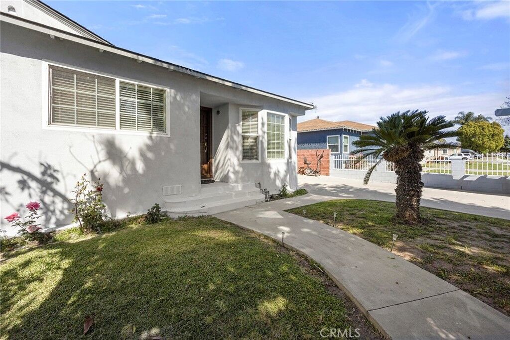 Property Photo: 8049 Coral Bell Way CA 90631