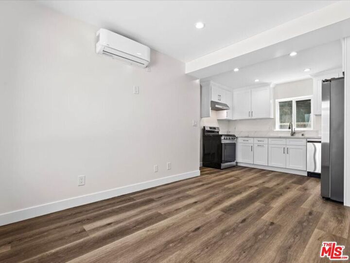 Property Photo: 1165 Stanford St F CA 90403