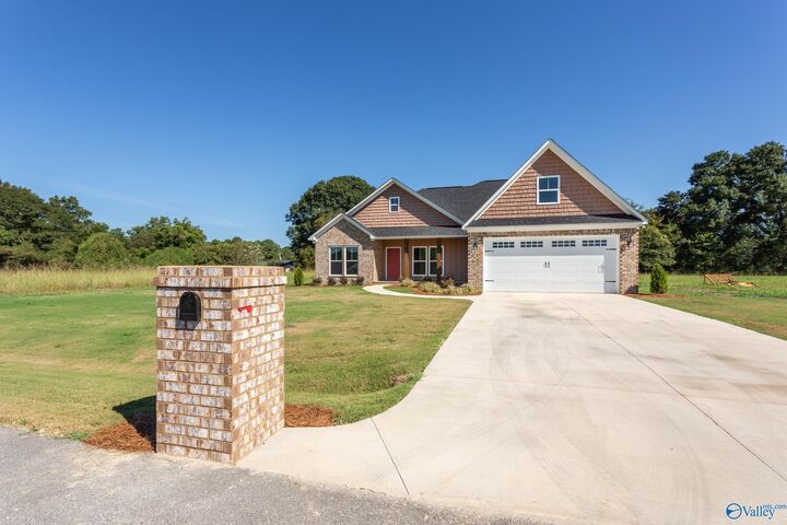 Property Photo: 3670 New Farms Road N AL 35907