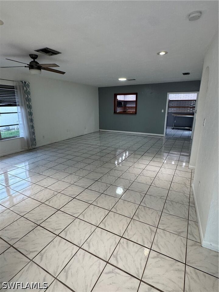 Property Photo: 626 103rd Avenue N FL 34108