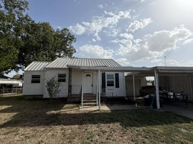 Property Photo: 829 Chestnut Ave. OK 74631