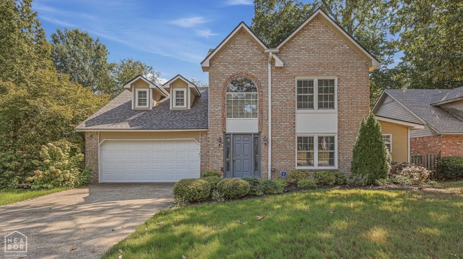 Property Photo: 826 E Lakeshore Cove AR 72401