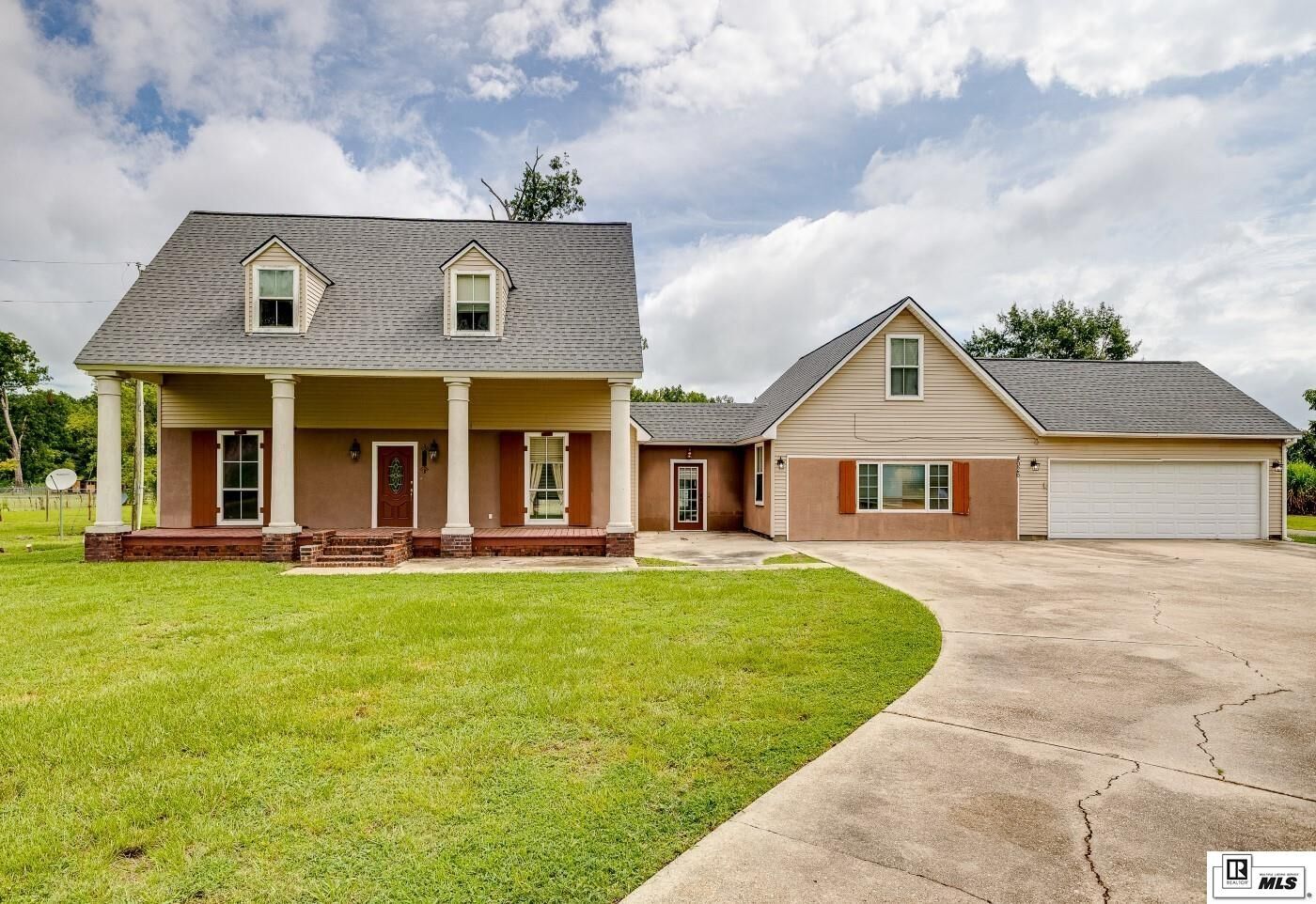 Property Photo: 4926 Arbroth Road LA 70736
