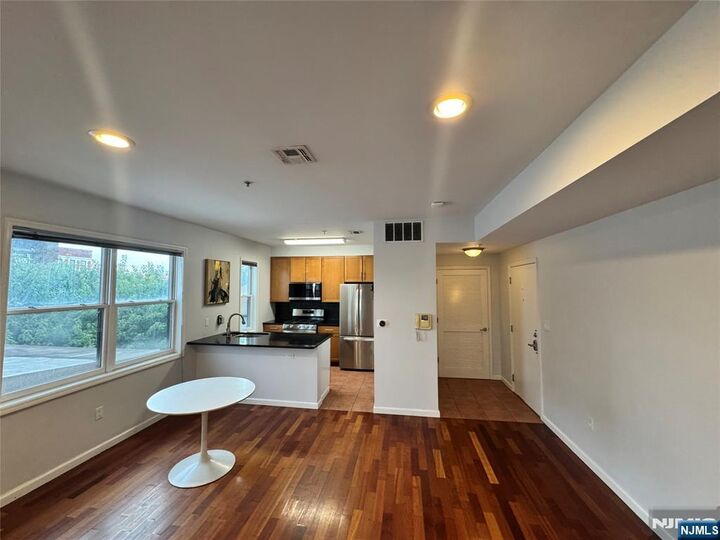 Property Photo:  515 30th Street 2B  NJ 07087 