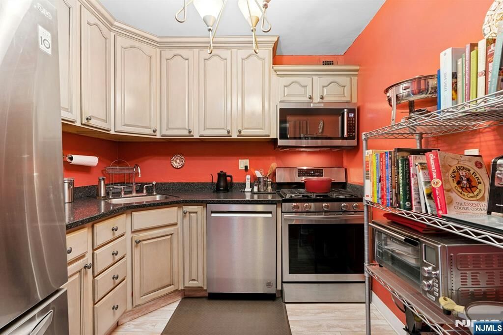 Property Photo:  2100 Linwood Avenue 6C  NJ 07024 