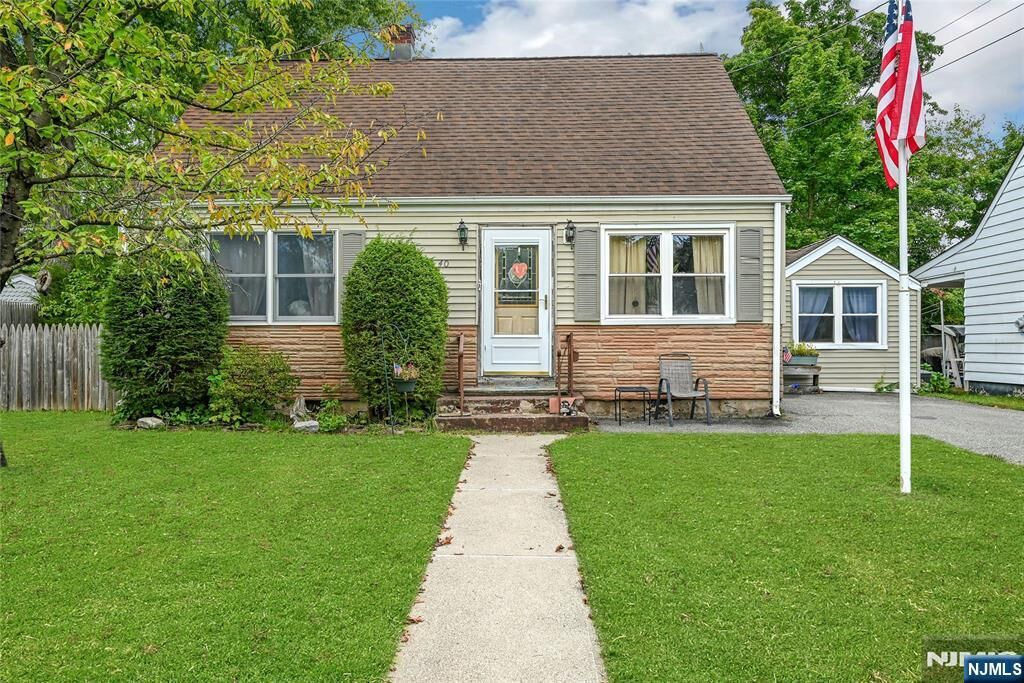 Property Photo:  40 Wanaque Avenue  NJ 07420 