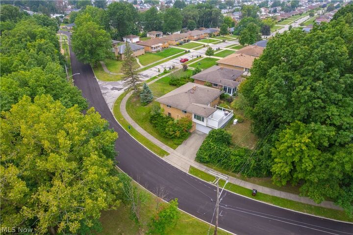 Property Photo:  2600 Somia Drive  OH 44134 