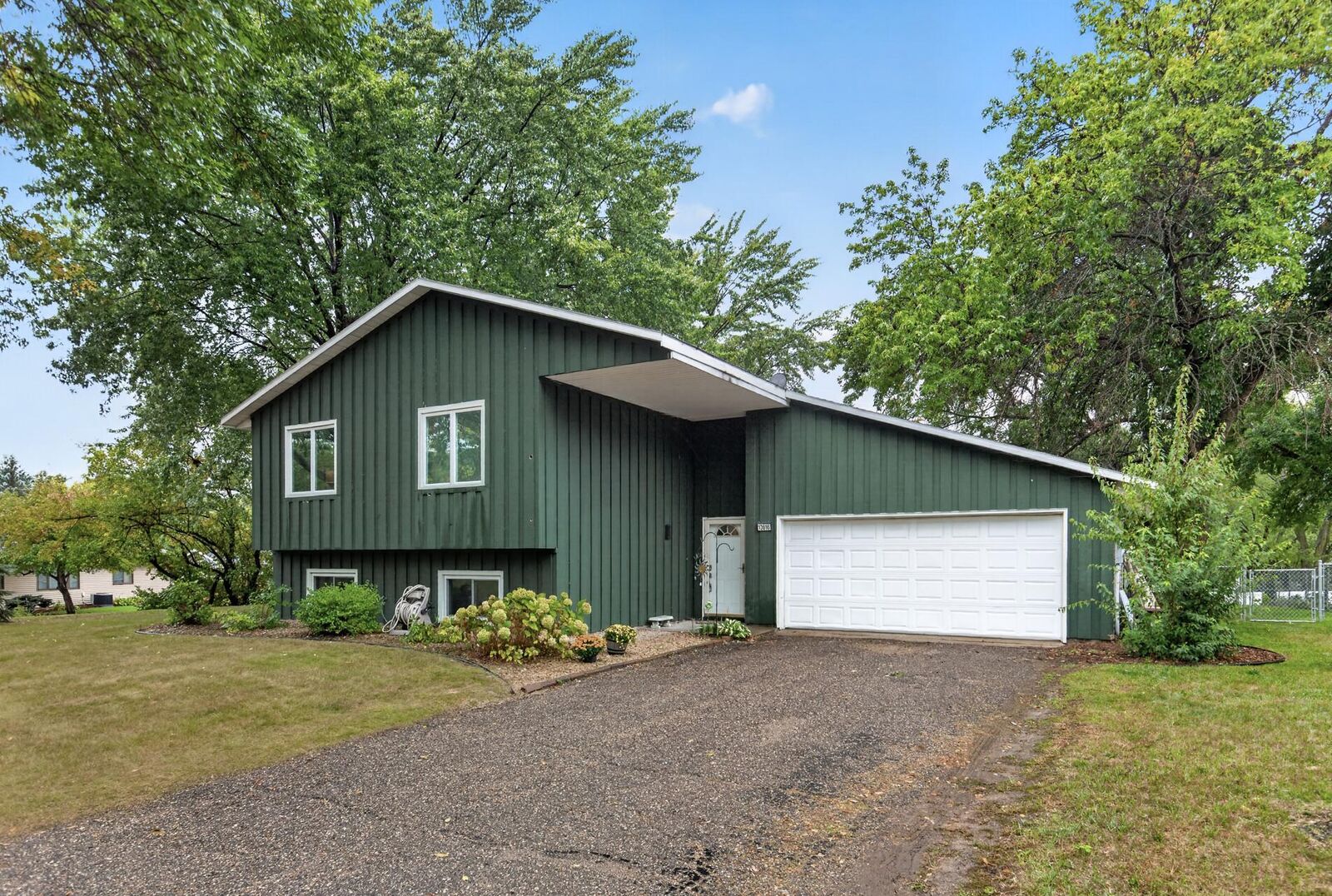 Property Photo: 13616 W 137th Place MN 55337