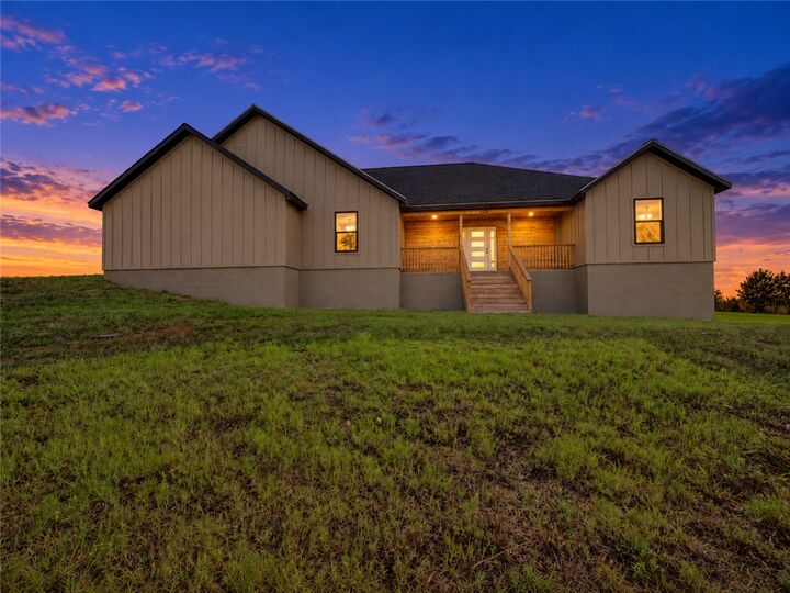 Property Photo: 713 Madison 7351 AR 72738