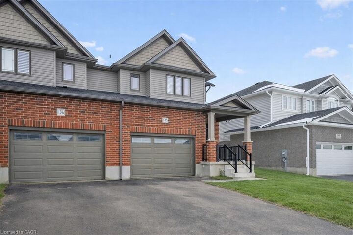 Property Photo:  138 Woodberry Crescent  ON N3B 0E5 