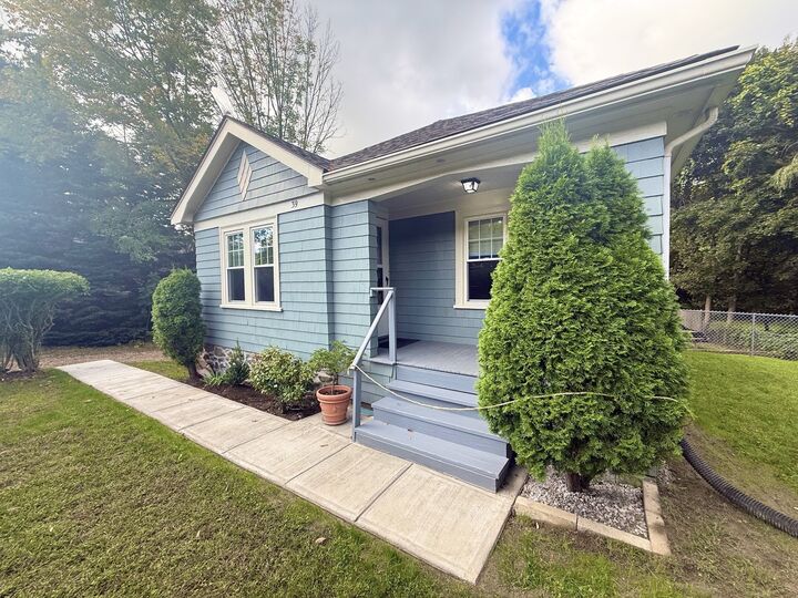 Property Photo:  39 Main St  MA 01566 