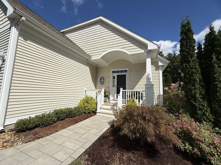 Property Photo:  5 Metea Lane 5  NH 03054 