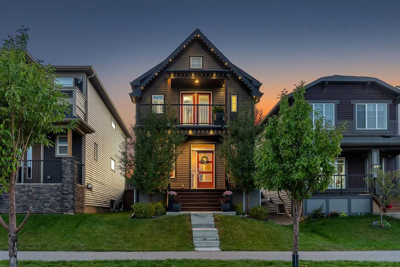 Property Photo:  721 Chinook Gate Lane  AB T4B 4W1 