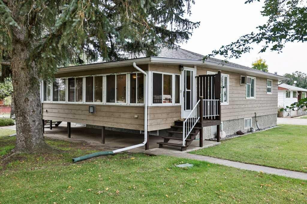 Property Photo:  132 5 Avenue NE  AB T0K 1M0 