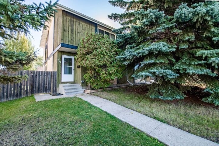 Property Photo:  29 Abbott Close  AB T4R 1B4 