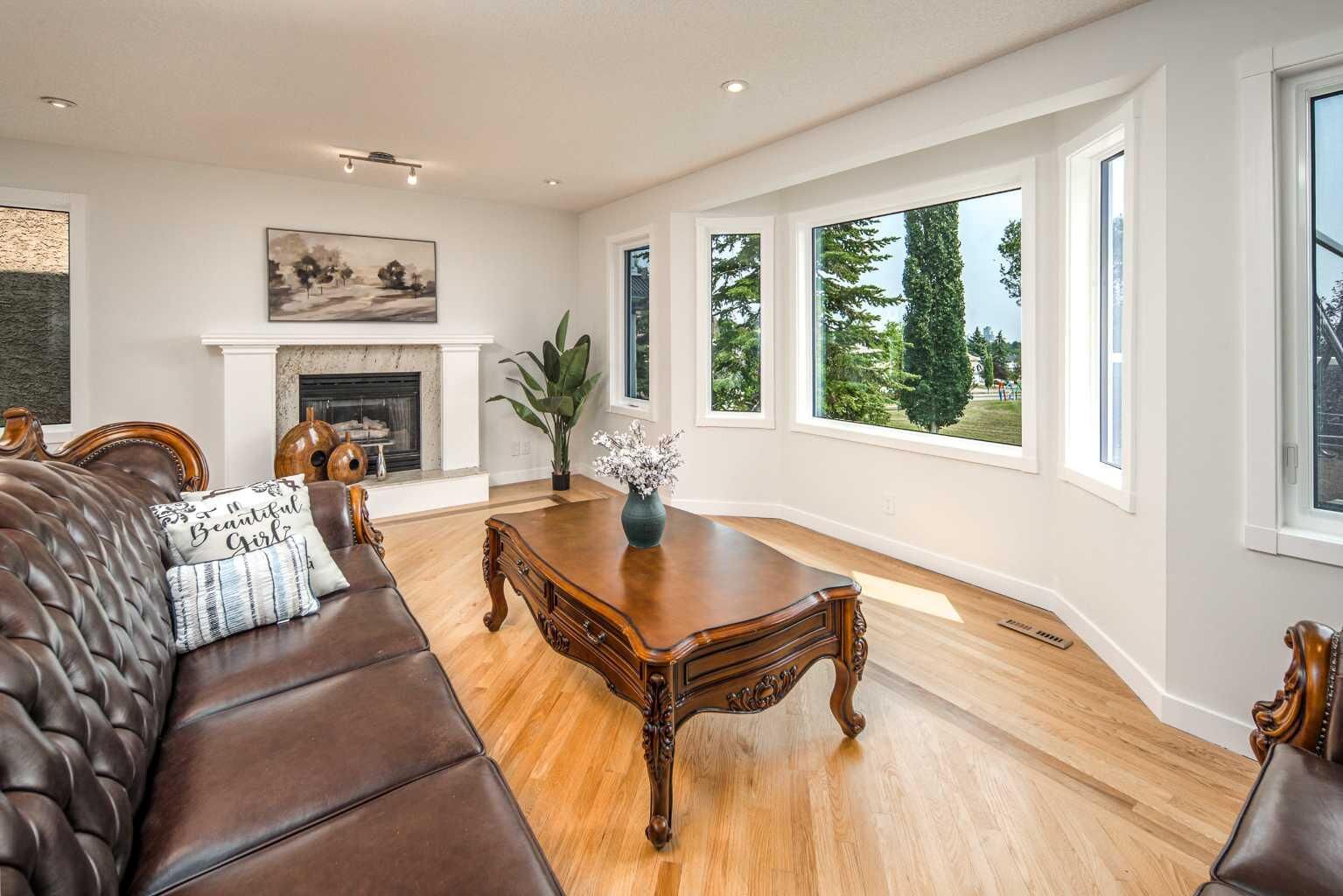 Property Photo:  2612 Signal Hill Drive SW  AB T3H 2T7 