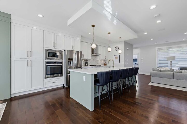 Property Photo:  3006 14 Avenue SW  AB T3C 0W7 