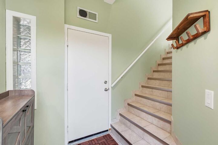 Property Photo: 5616 14 Avenue SW 9 AB T3H 3P9