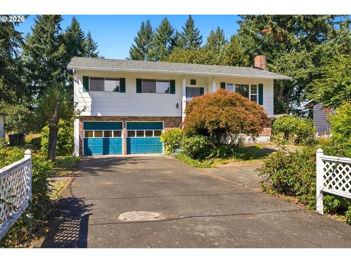 Property Photo: 1136 Madrona Dr OR 97045