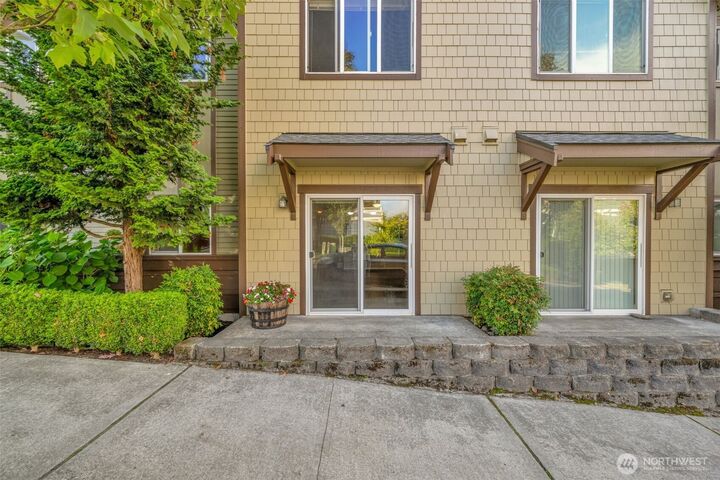 Property Photo: 1731 10th Avenue NE B105 WA 98029
