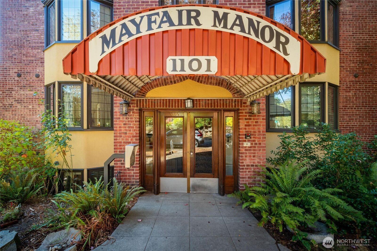Property Photo: 1101 17th Avenue 404 WA 98122
