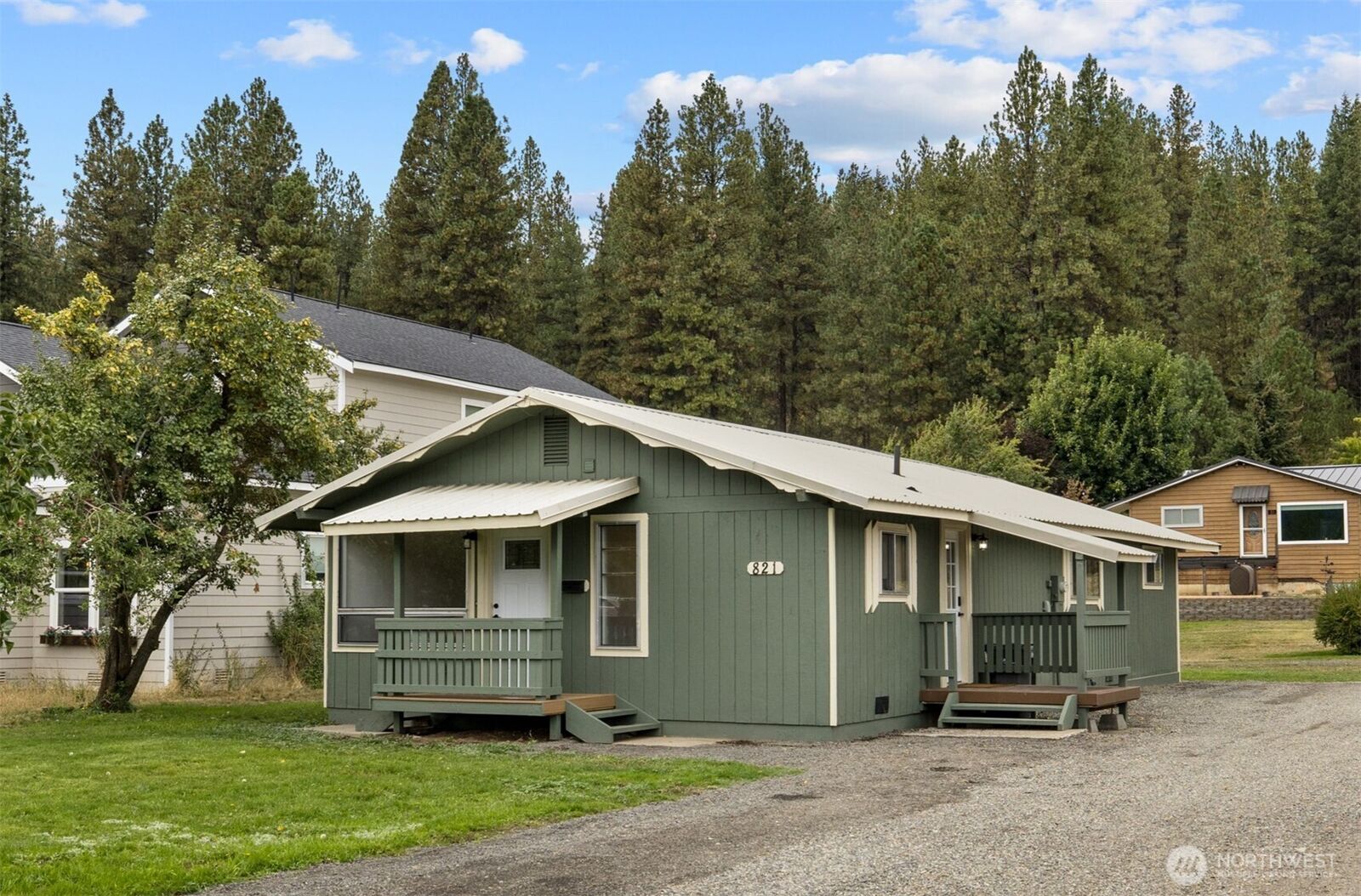 Property Photo: 821 E Fourth Street WA 98922