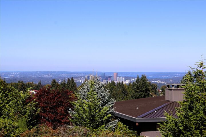 Property Photo: 14548 SE 51st Street WA 98006