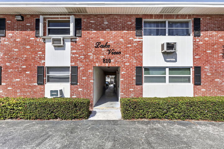 Property Photo: 810 Lake Shore Drive 25 FL 33403