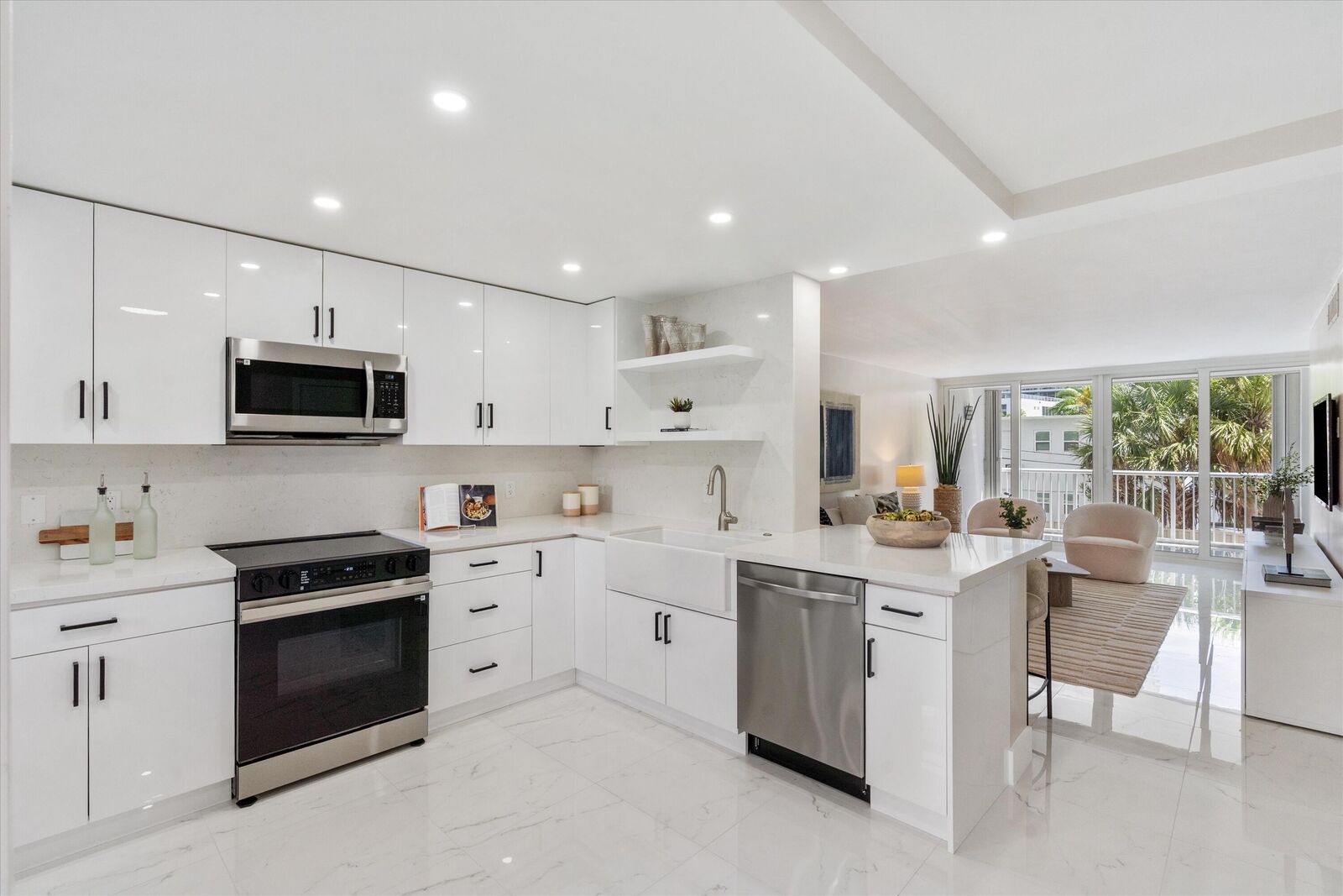 Property Photo: 2200 NE 33rd Avenue 2J FL 33305
