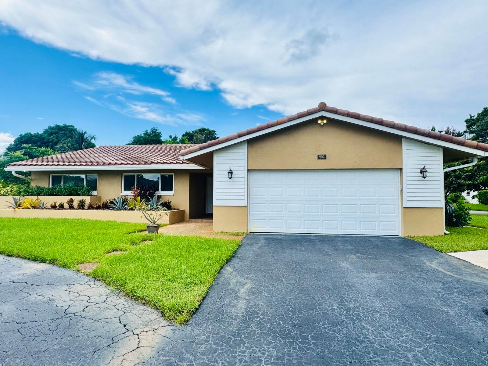 Property Photo: 992 NW 83rd Drive FL 33071