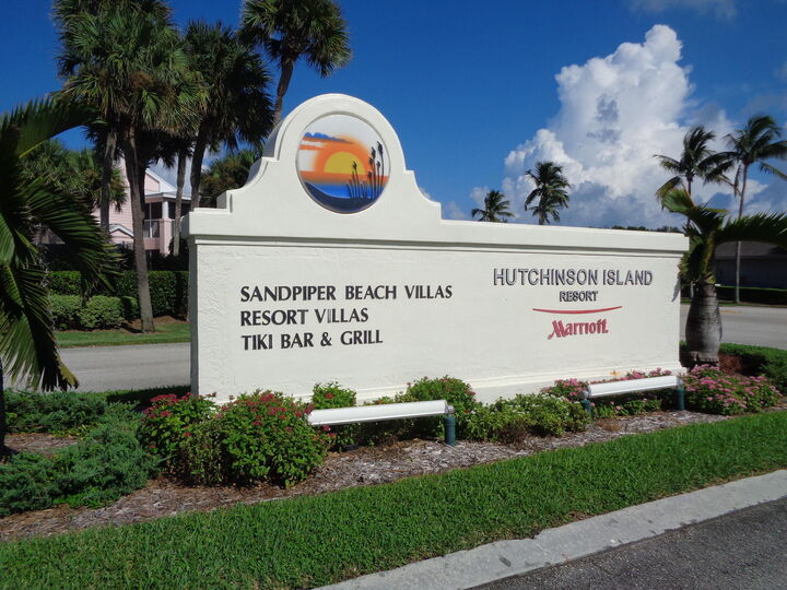 Property Photo:  5527 NE Gulfstream Way  FL 34996 