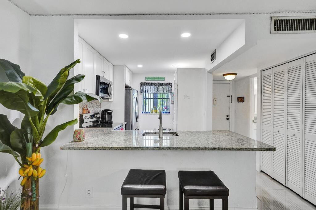 Property Photo:  3060 Holiday Springs Boulevard 106  FL 33063 